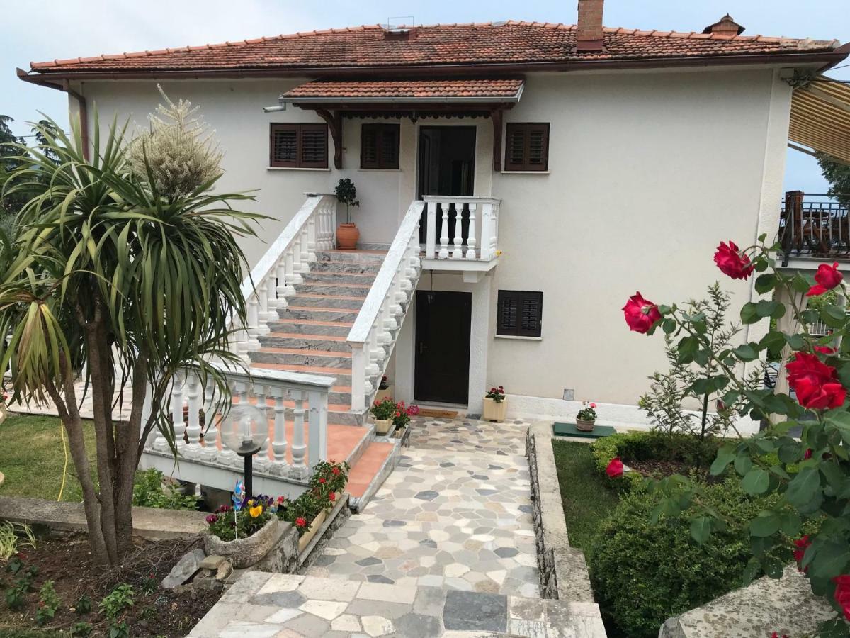 Apartments Mirna With Parking Lovran Exterior foto